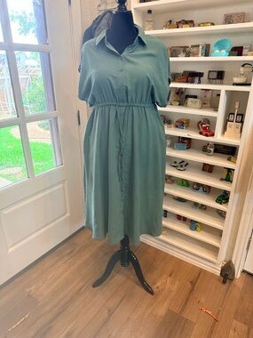 Torrid Button-Front Collared Midi Dress in Sage Green